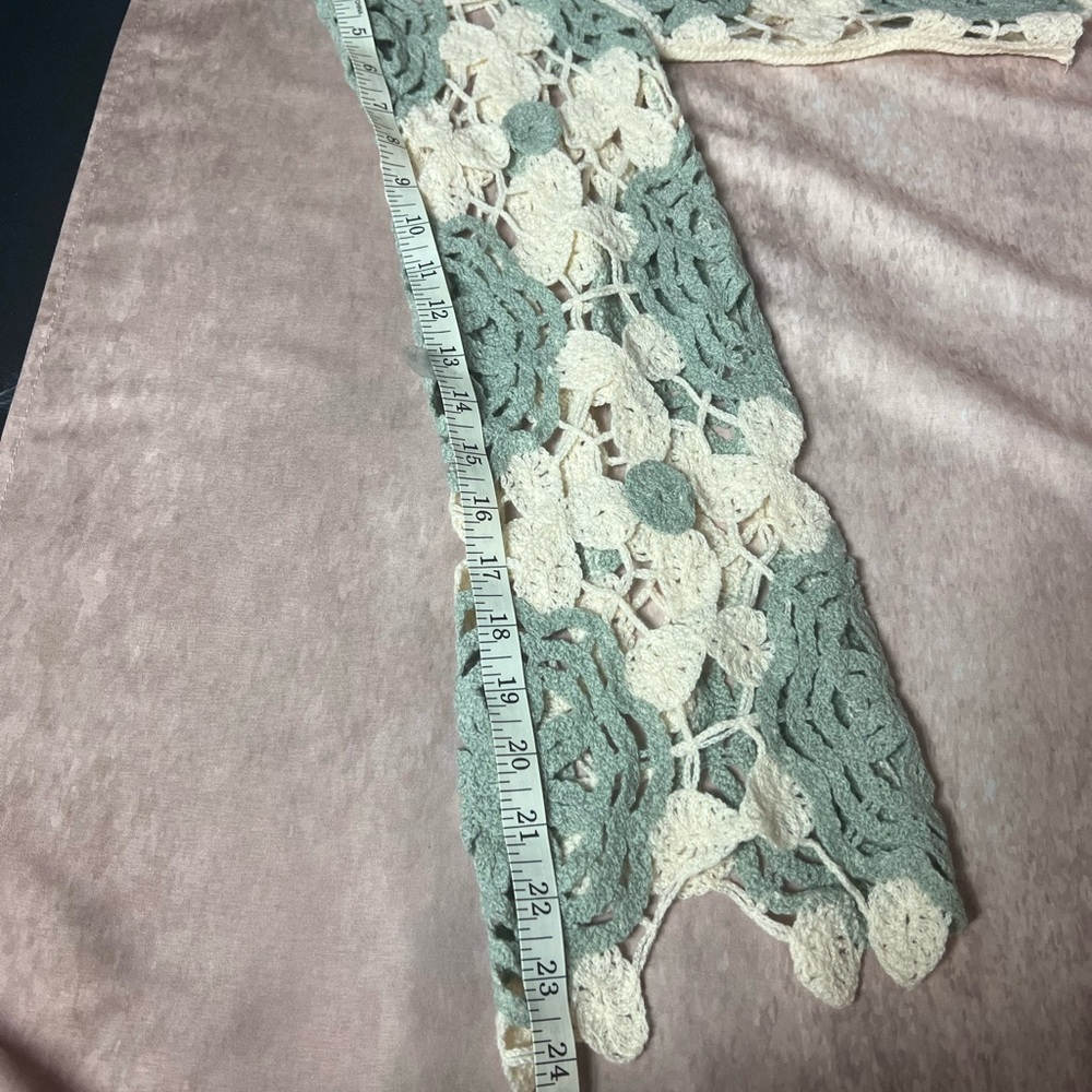 Hem & Thread Lace Crochet Blouse - Cream and Green - Picture 5 of 5